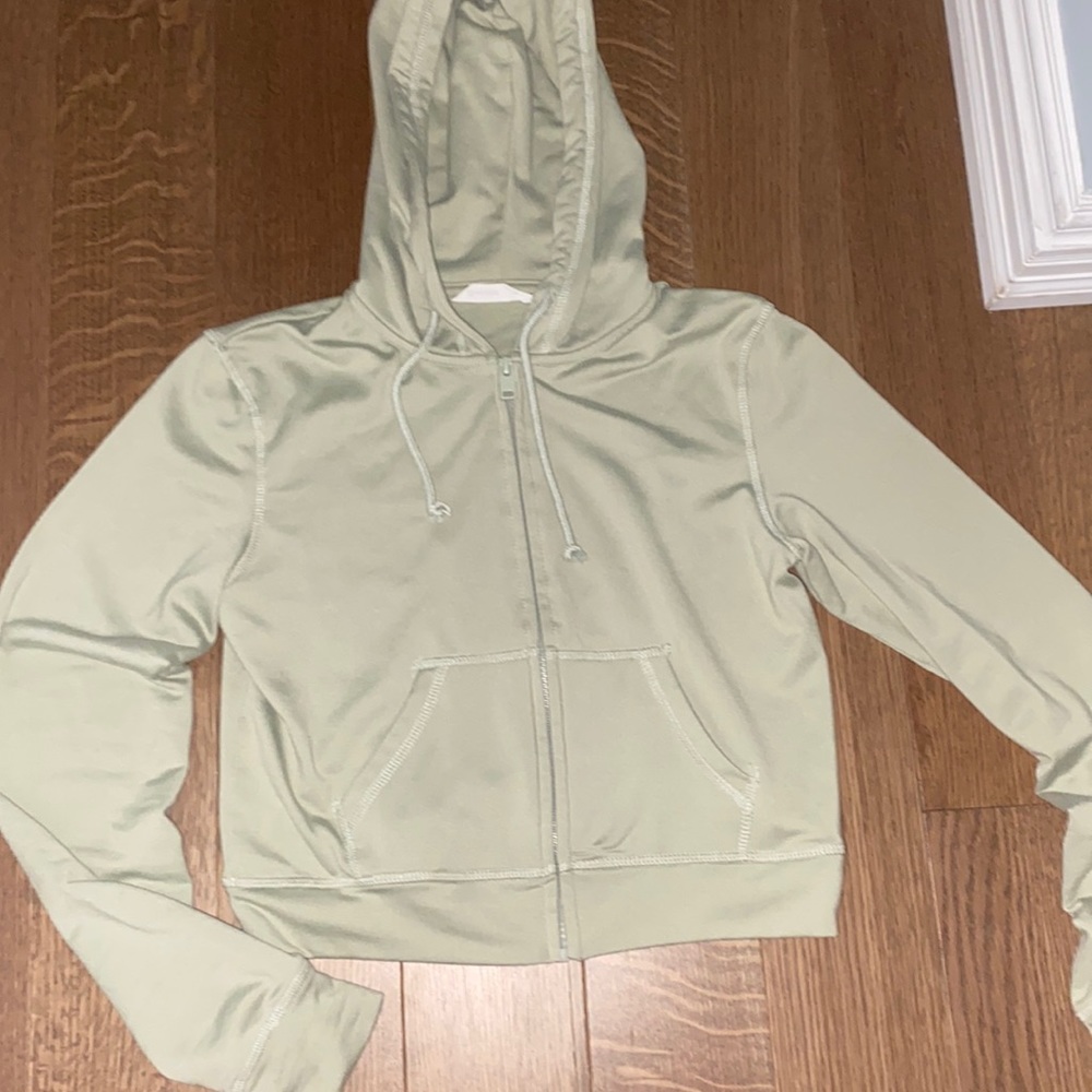 Green cropped hoodie